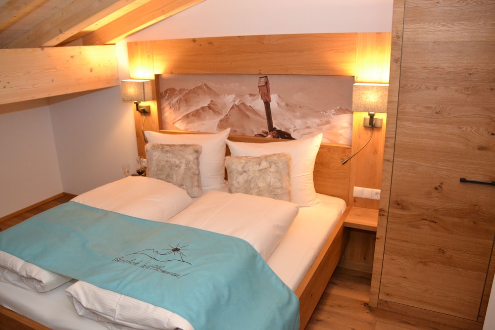 Luxury Apartment, 3 Bedrooms, Hot Tub and Sauna, Mountain View photo 2