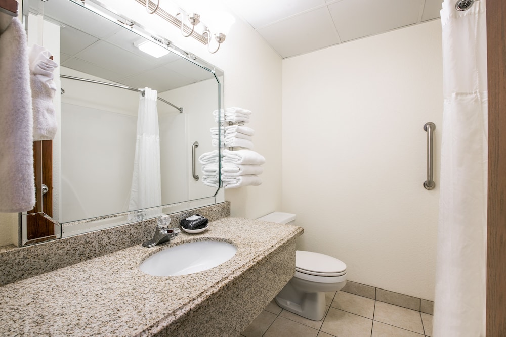 Suite, Jetted Tub - Photo 9