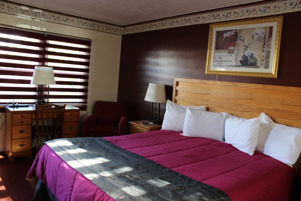 Standard Room, 1 King Bed photo 2