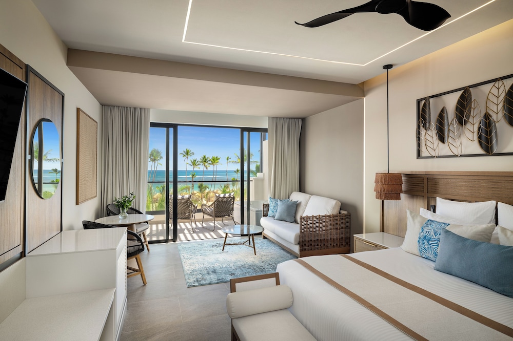 Preferred Club Jr. Suite Ocean Front King photo 2