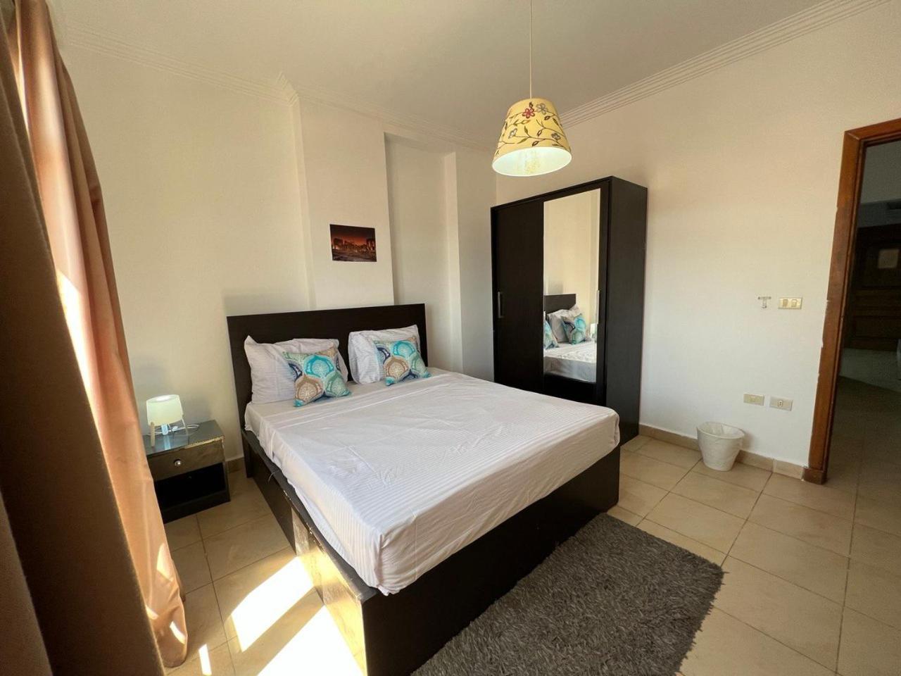 One-Bedroom Apartment with City View photo 1