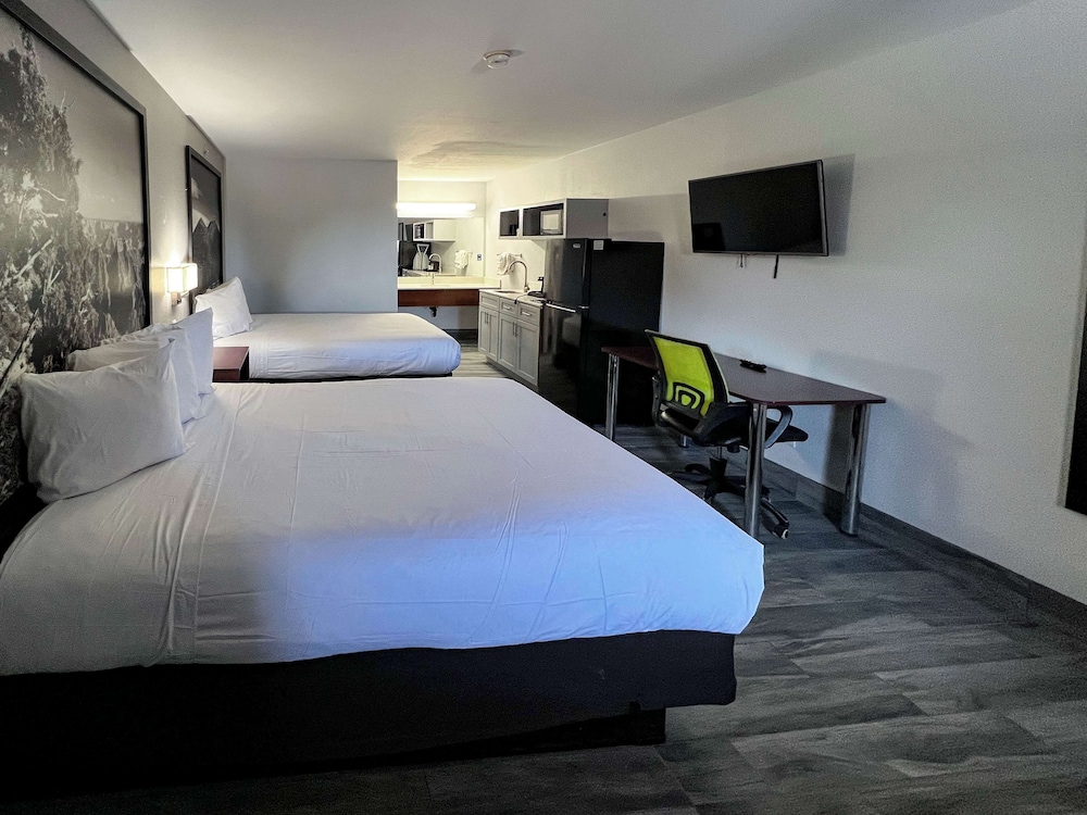 Standard Room, 2 Queen Beds, Accessible, Non Smoking, photo 6