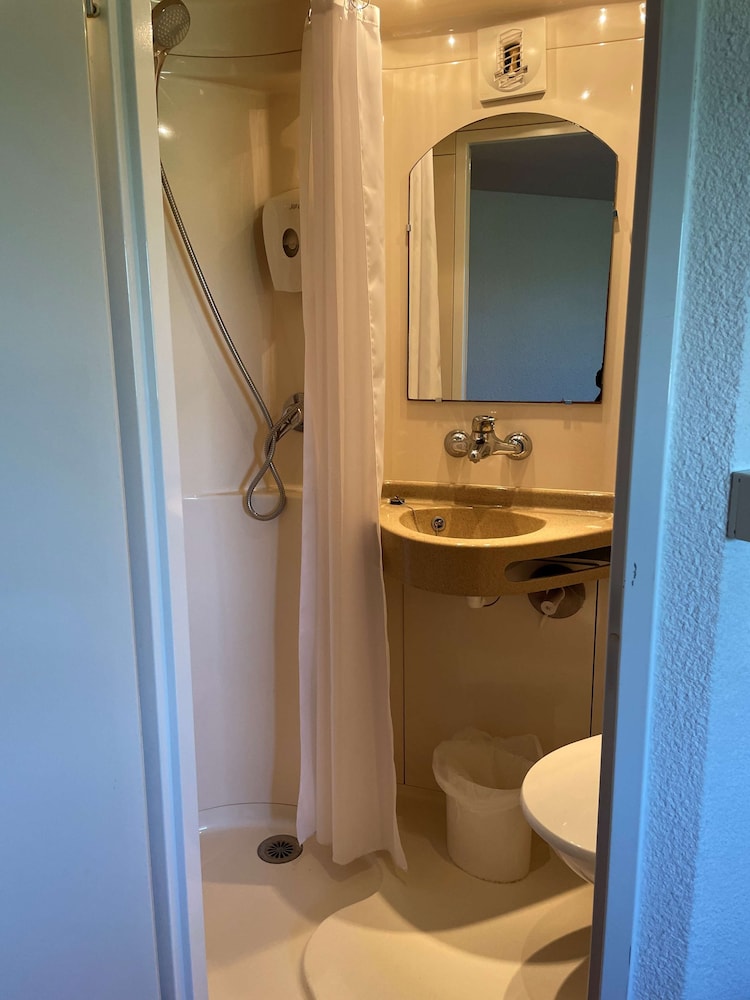 Standard Room, 2 Twin Beds - Photo 5