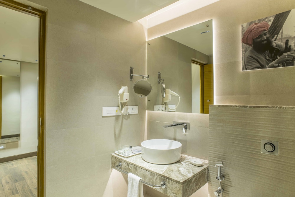 Suite Room - Photo 8