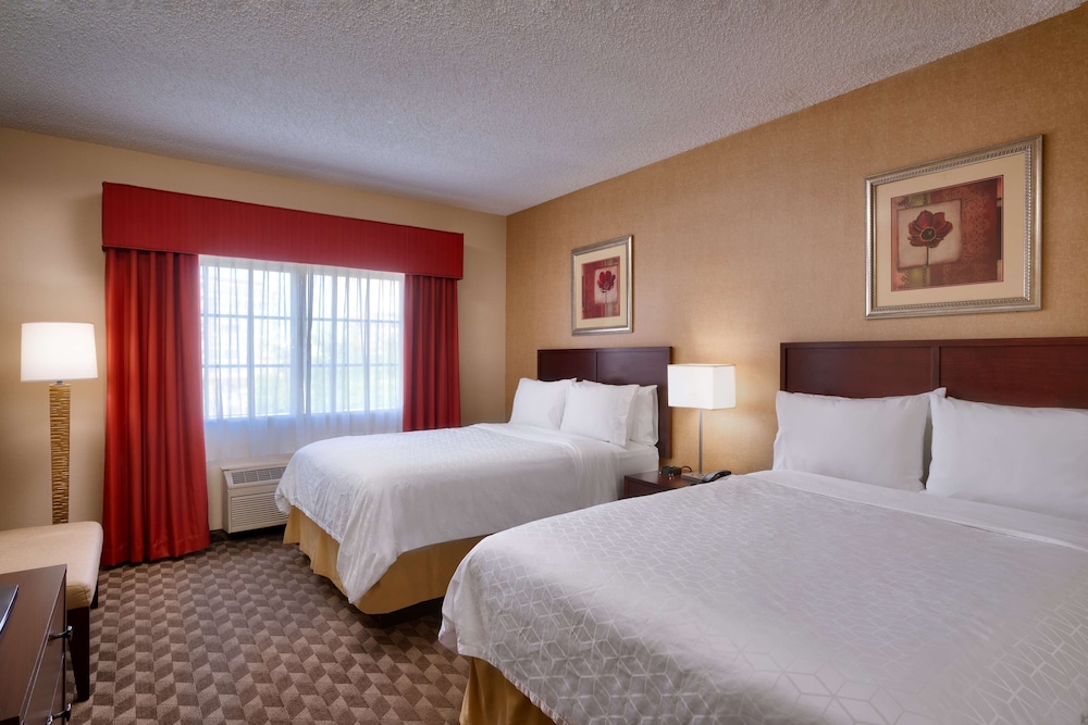 Suite, 2 Queen Beds, Non Smoking (with Sofabed) - Photo 2
