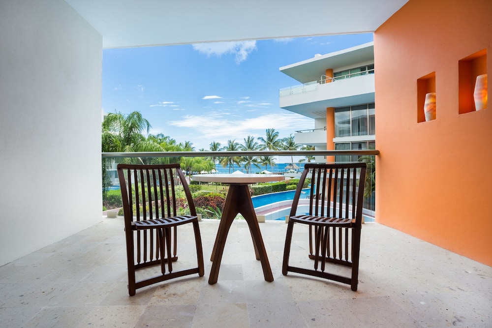 Junior Suite Ocean View King