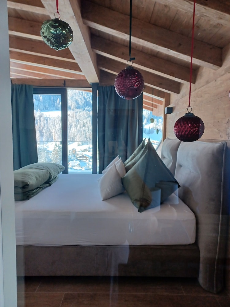 Deluxe Apartment, 2 Bedrooms, Balcony, Mountain View photo 1
