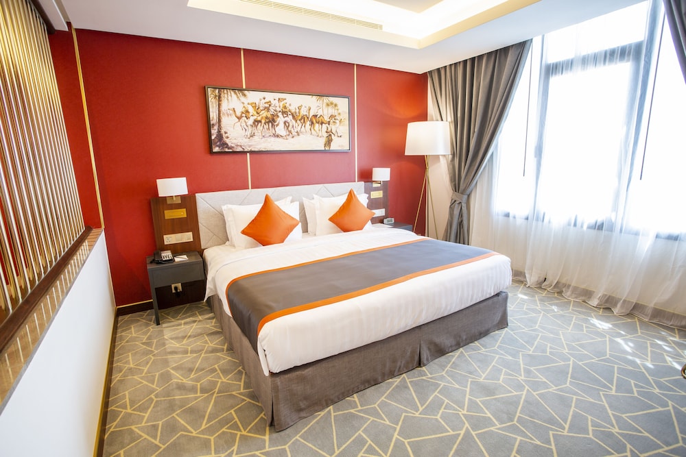 Executive Suite - Photo 2