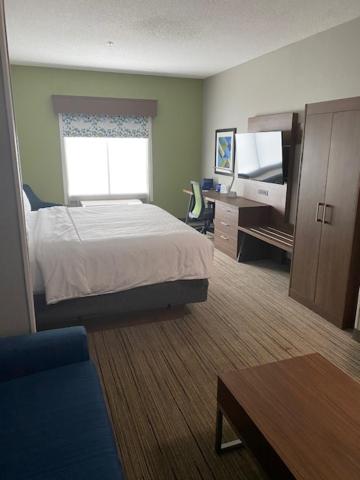 King Suite with Sofa Bed - Photo 3