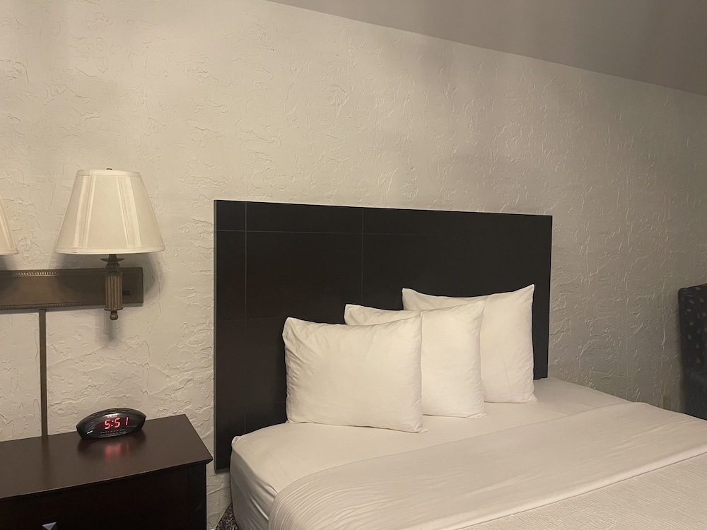 Standard Room, 2 Queen Beds - Photo 3