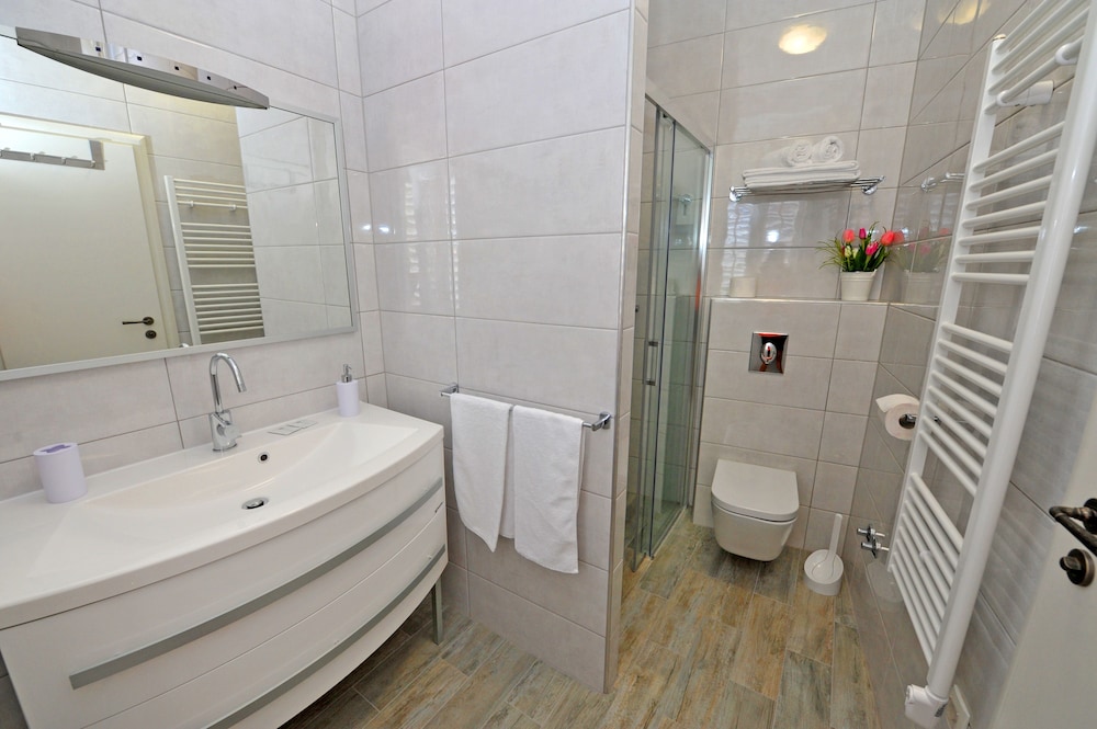 Deluxe Double Room, City View photo 3