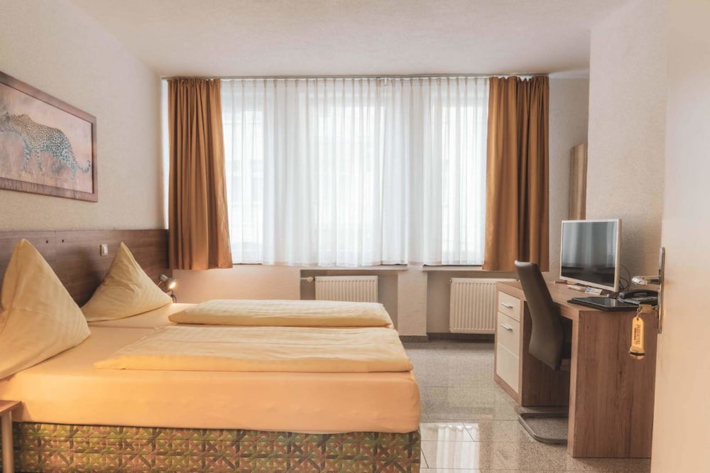 Basic Double Room, 1 Double Bed photo 2