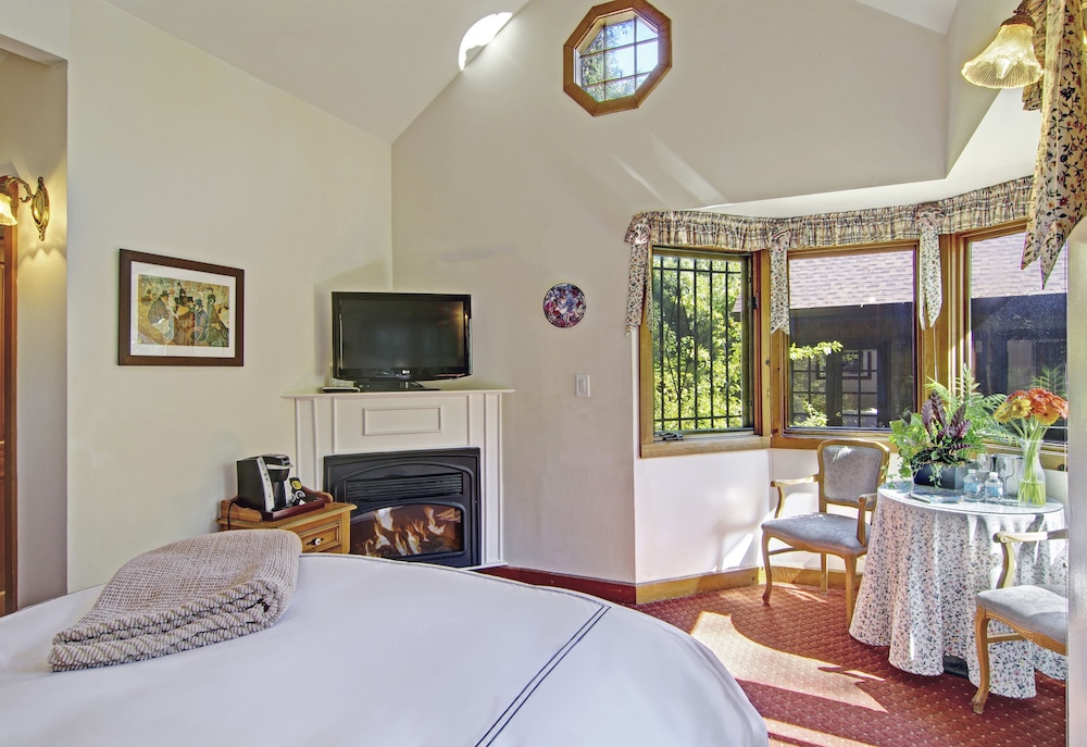Standard Room, 1 Queen Bed (Toulouse Latrec) photo 1