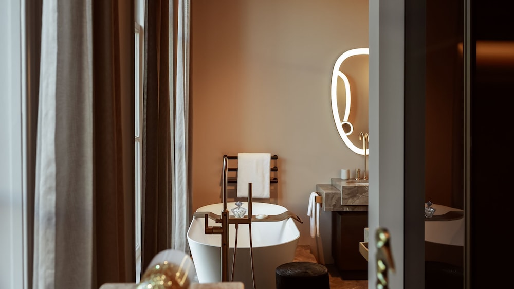 Signature Suite