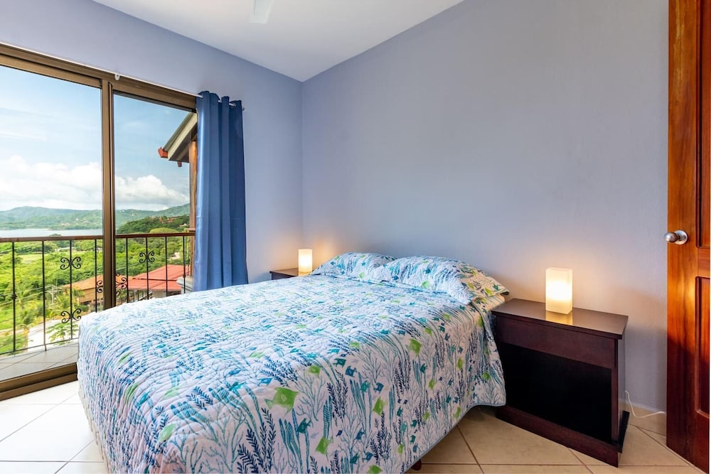 Condo, 2 Bedrooms, Ocean View photo 1