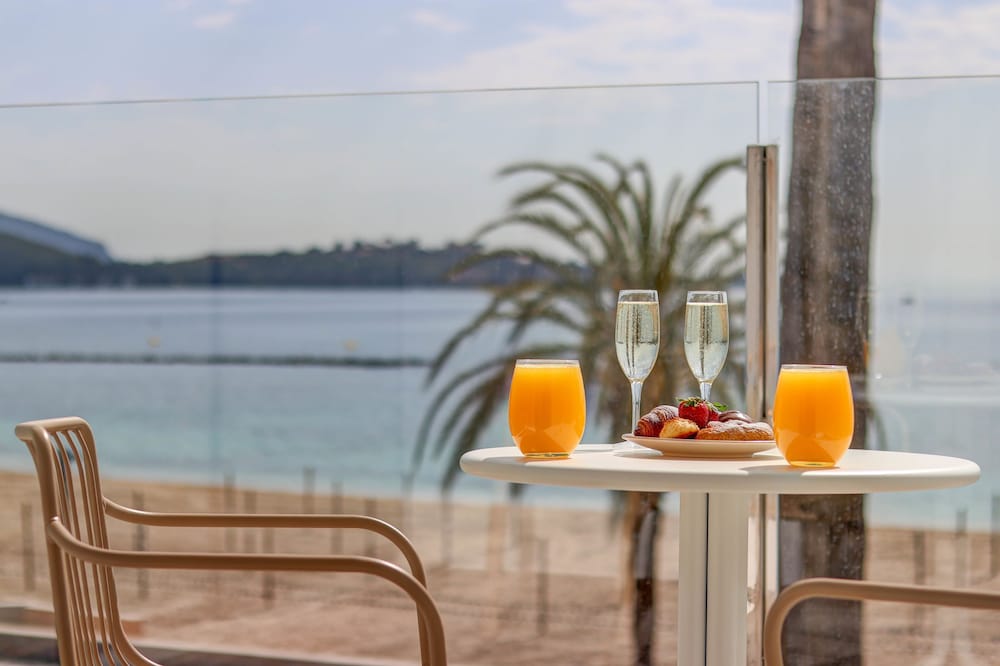 Double Room, Sea View - Photo 2
