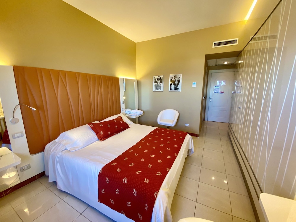 Deluxe Double Room, Sea View - Photo 4