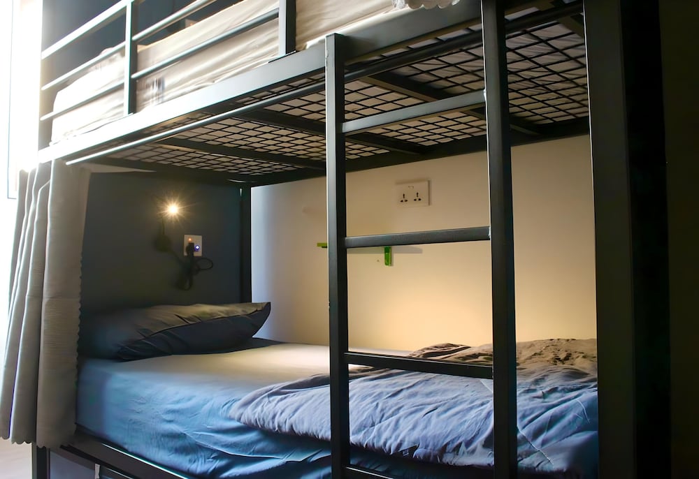 1 Bed in 8 Bedded Mixed Shared Room photo 1