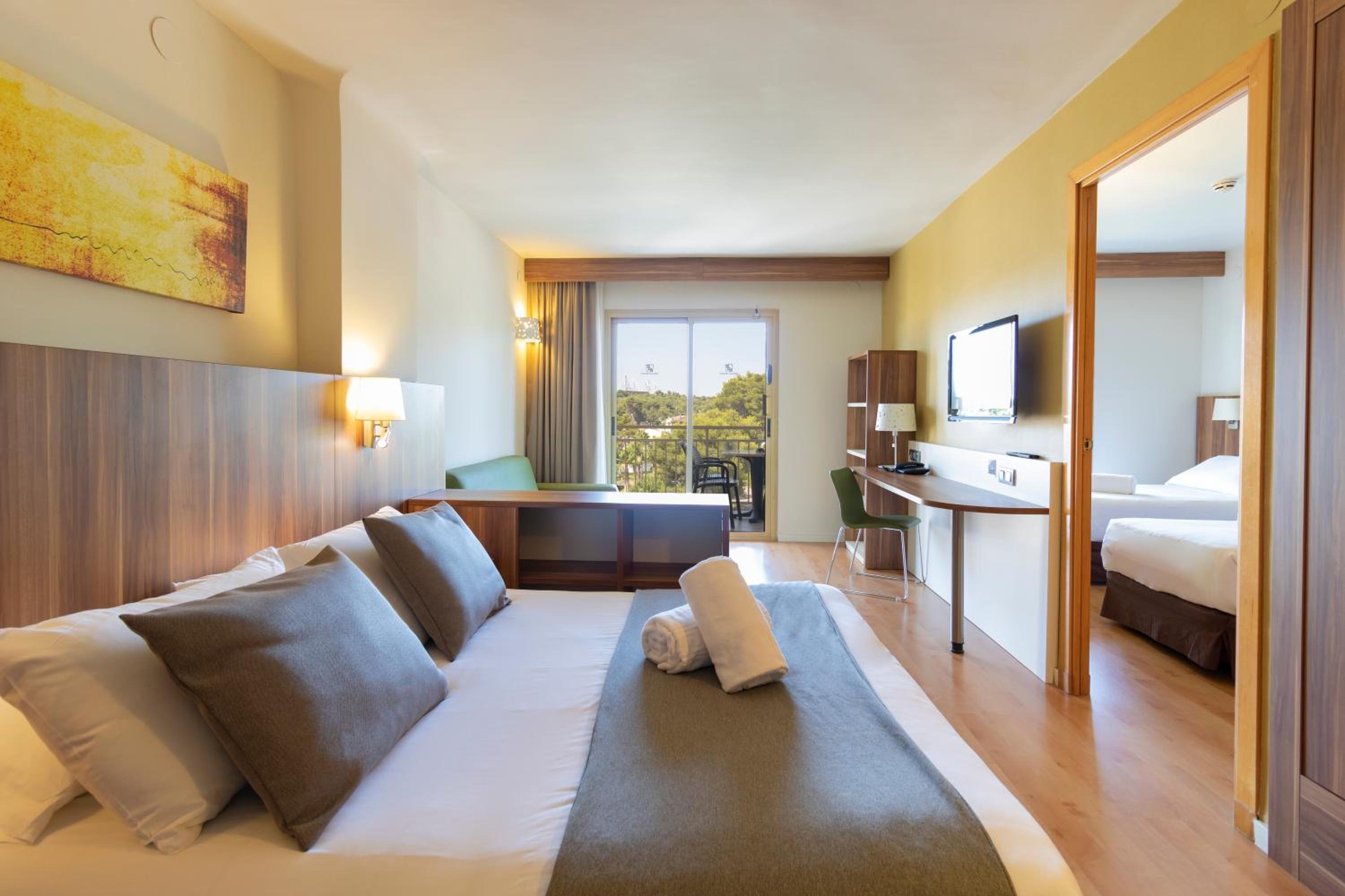 Family Suite (2 Adults)