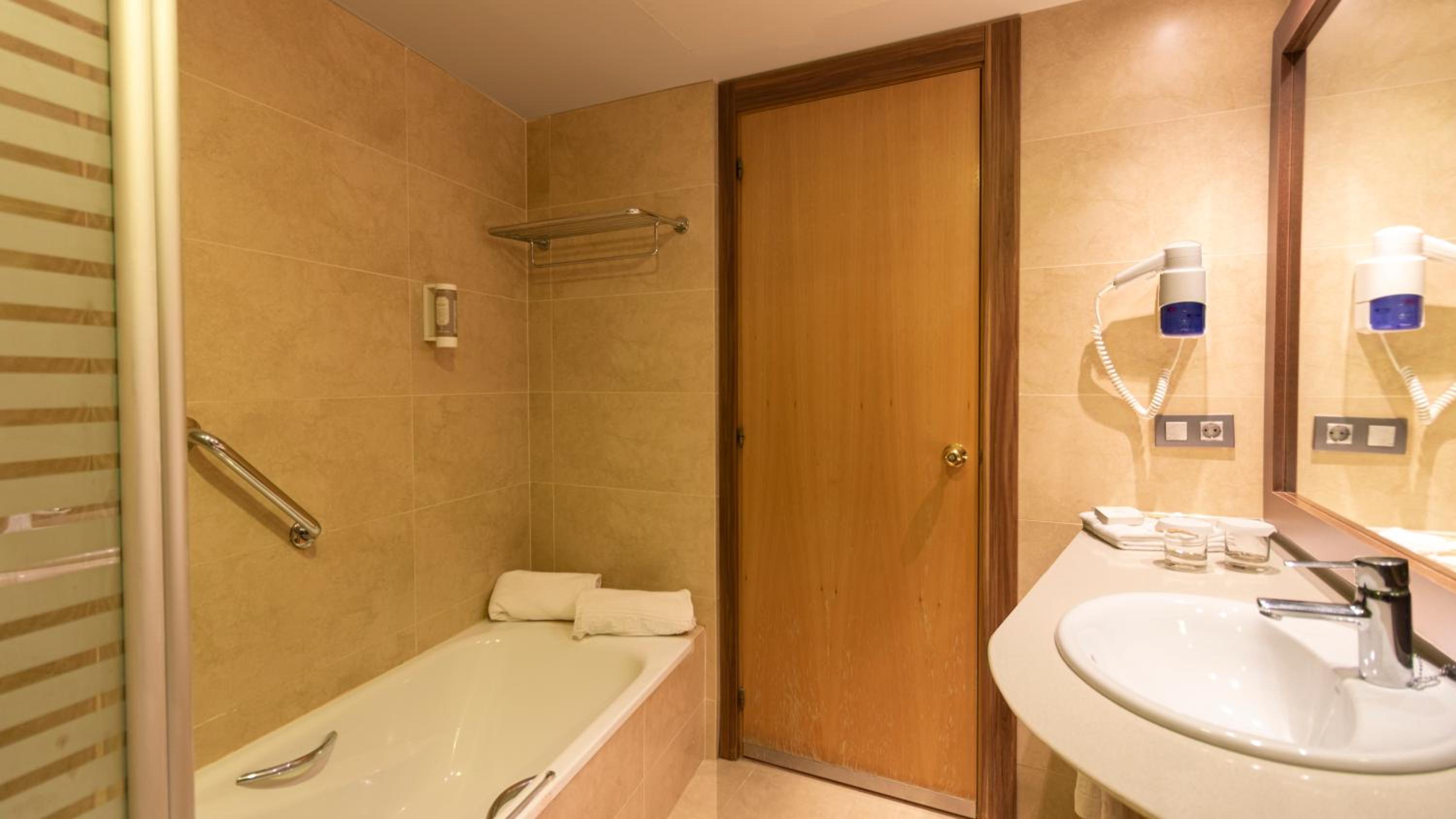 Family Suite (2 Adults) photo 2