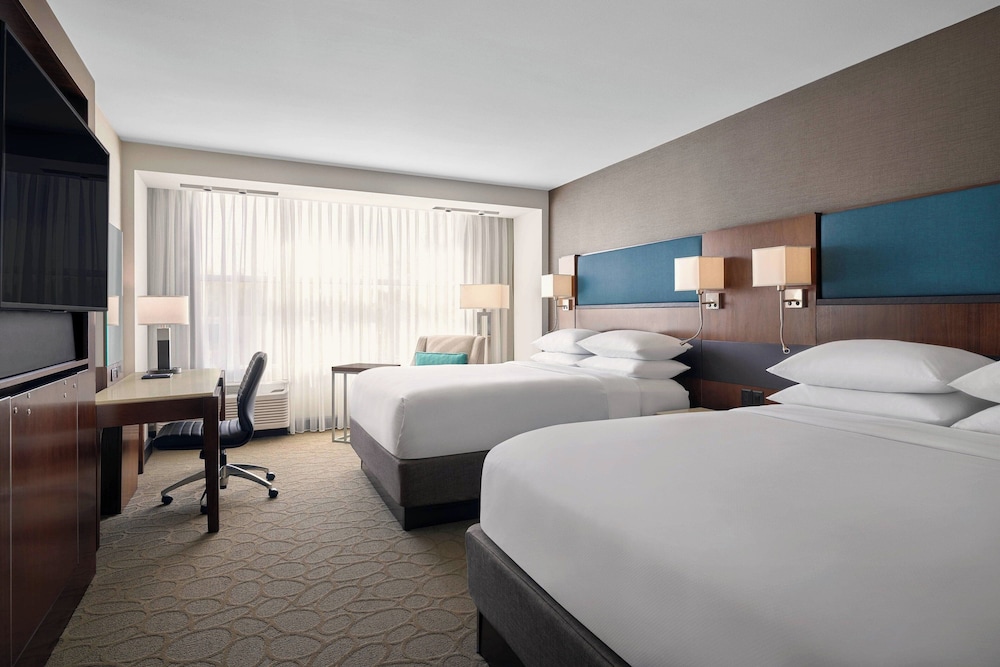Room, 2 Queen Beds - Photo 1