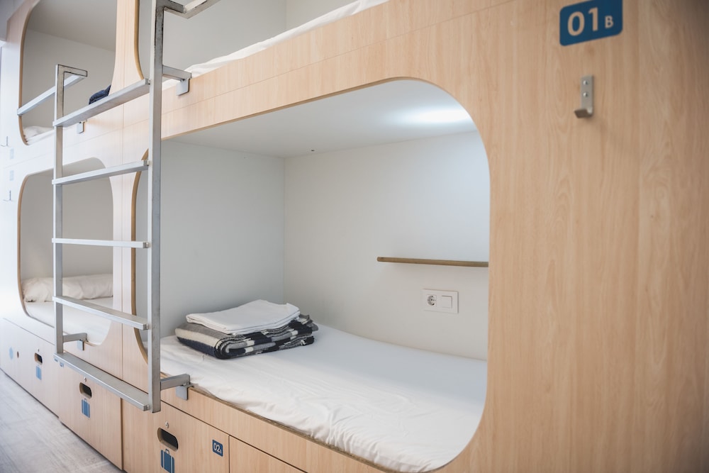 Shared Dormitory, Shared Bathroom (8 pax)