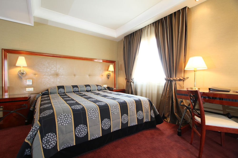 Deluxe Room, City View