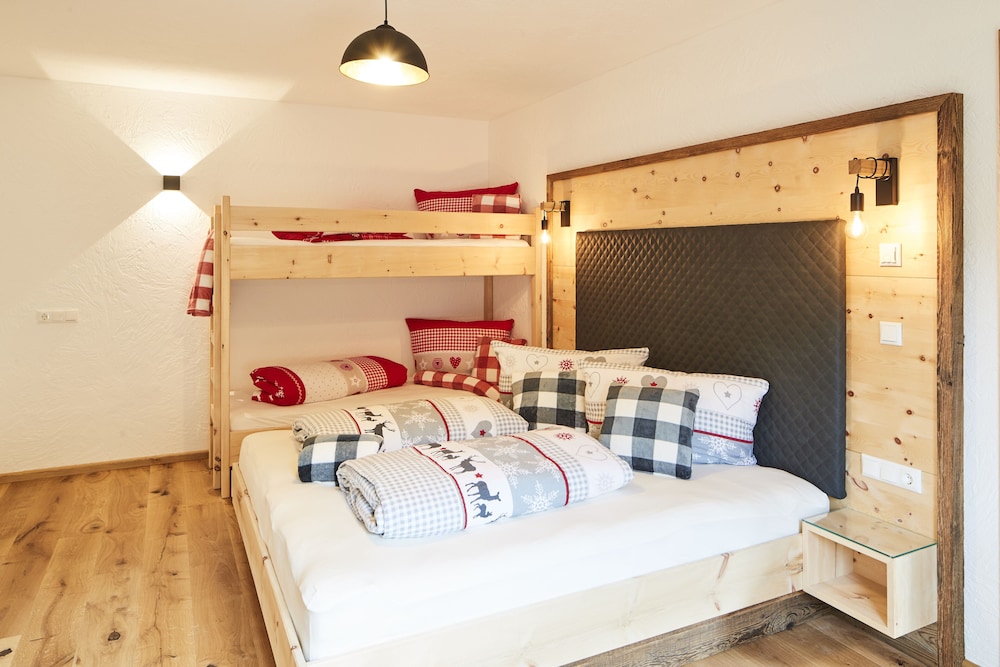 Romantic Condo, 1 Bedroom, Kitchenette, Mountainside photo 1