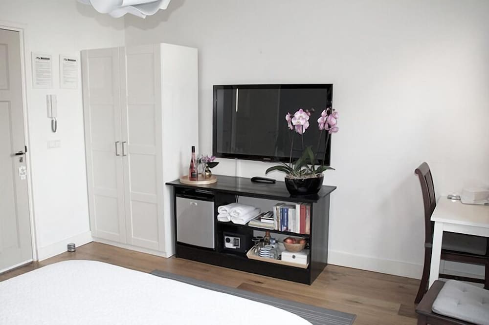 Deluxe Double Room, 1 King Bed photo 2