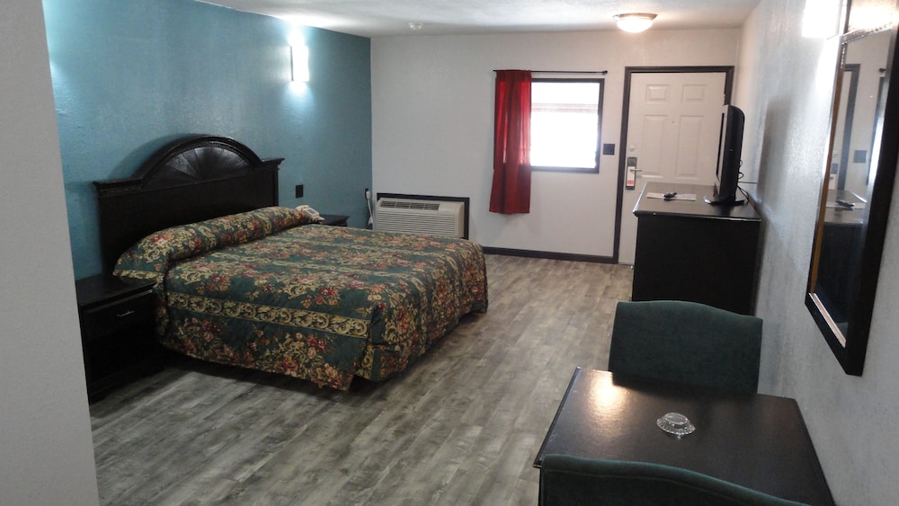 Standard Room, 1 King Bed, Smoking photo 1