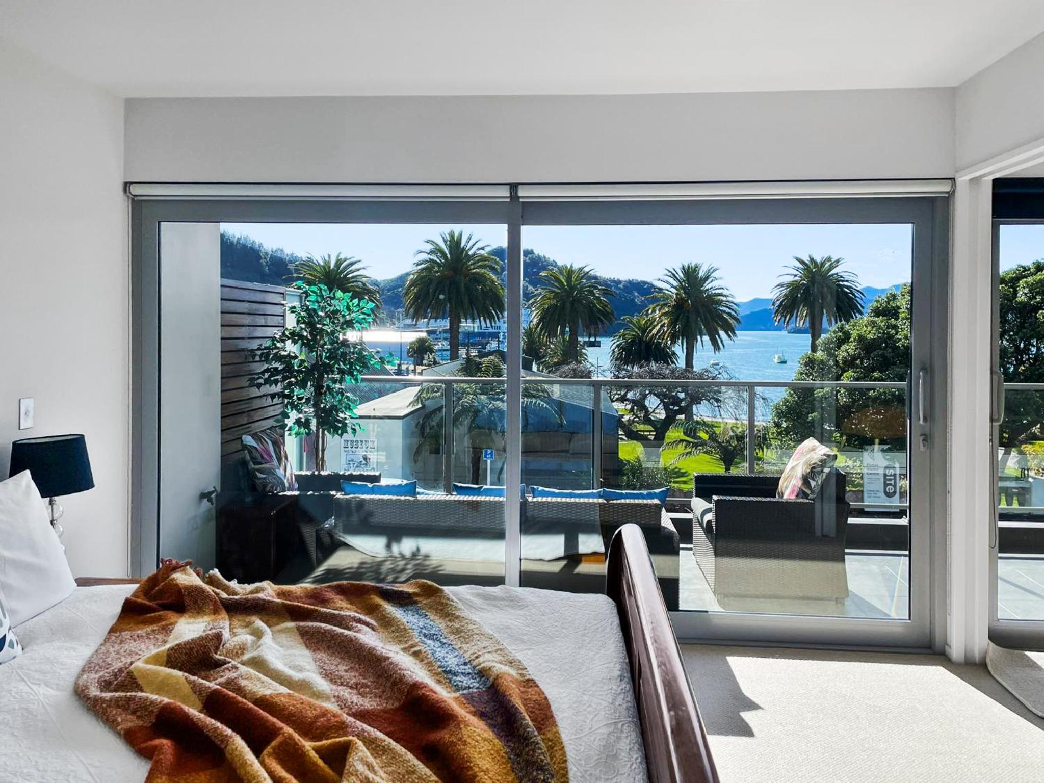 Quay Waterfront Apartment photo 2