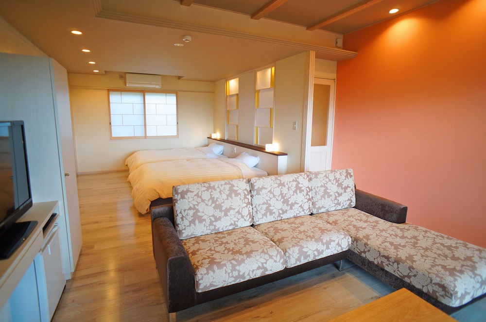Standard Twin with Private Bathroom (Yuzuriha) photo 1