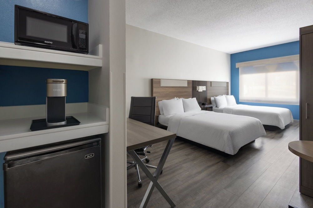 Standard Room, 2 Queen Beds, Accessible Bathtub (Communications, Mobility) - Photo 2