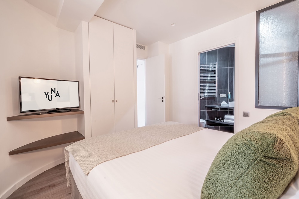 1 Bedroom Apartment with Balcony - City View - 38m2 photo 2