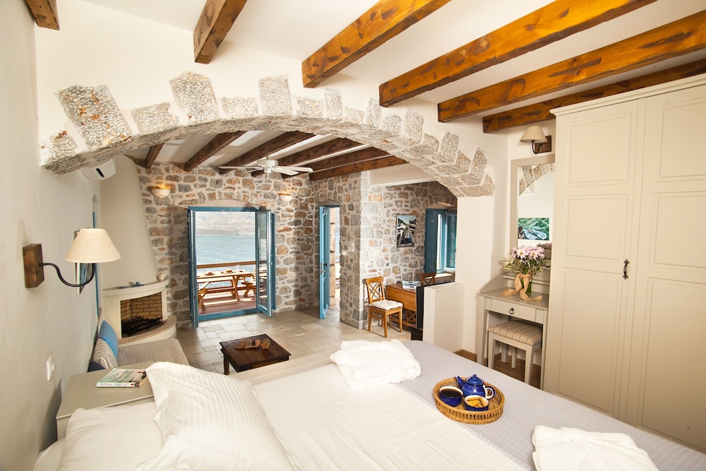 Luxury Suite (Avra)