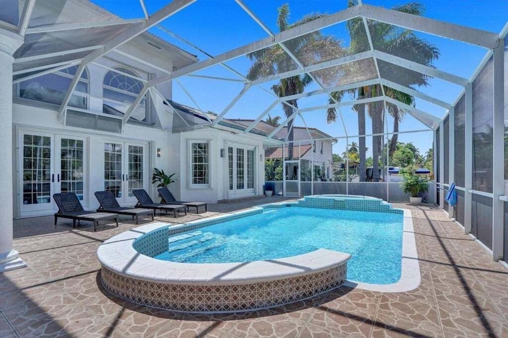 House, 6 Bedrooms