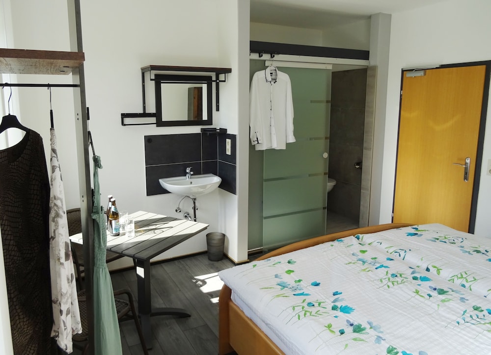 Comfort Double Room, 1 Queen Bed, Allergy Friendly, Lake View (Nr. 1103) photo 2