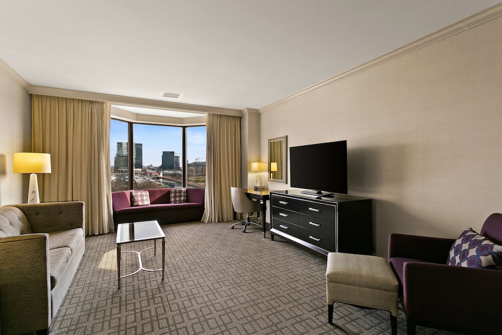 Superior Suite, 1 King Bed, Golf View (One Bedroom) - Photo 4