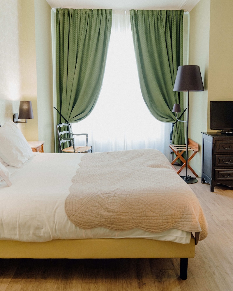 Deluxe Room - Photo 7