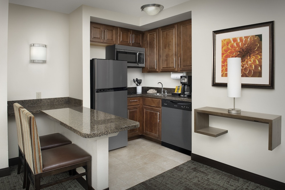 Suite, 1 Bedroom, Kitchen - Photo 3