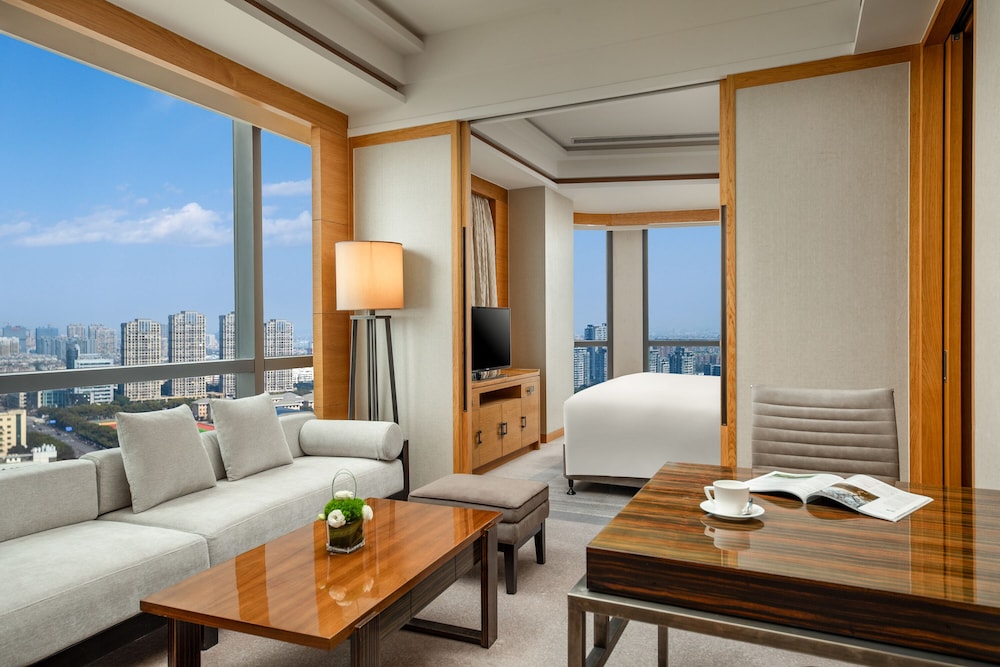 Superior Suite, 1 King Bed, Corner photo 1