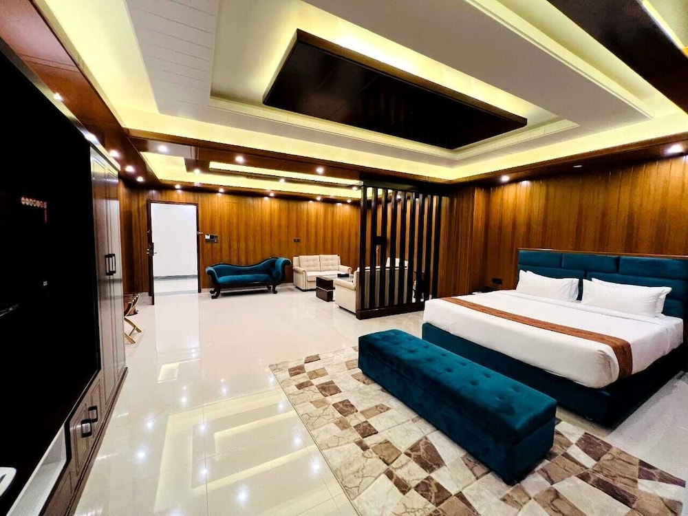 Luxury Suite, 1 King Bed photo 3
