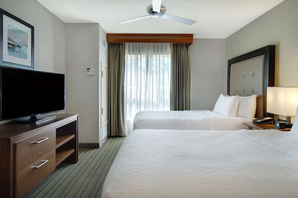 Suite, 2 Double Beds, Accessible, Bathtub - Photo 1