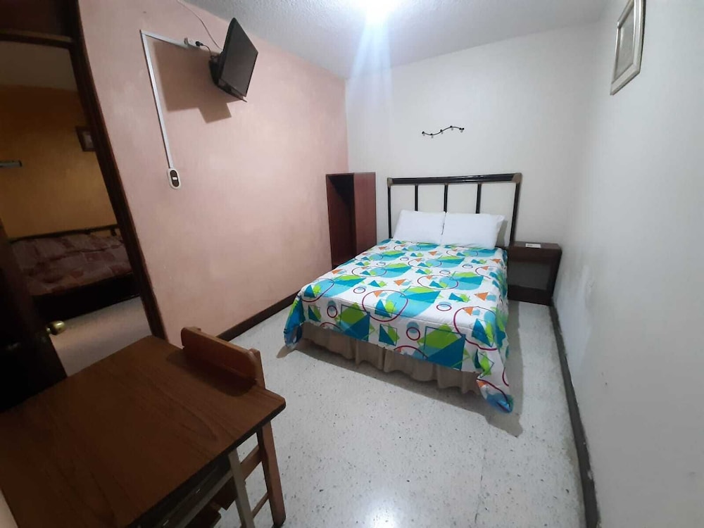 Basic Room, 1 Queen Bed, Non Smoking photo 1
