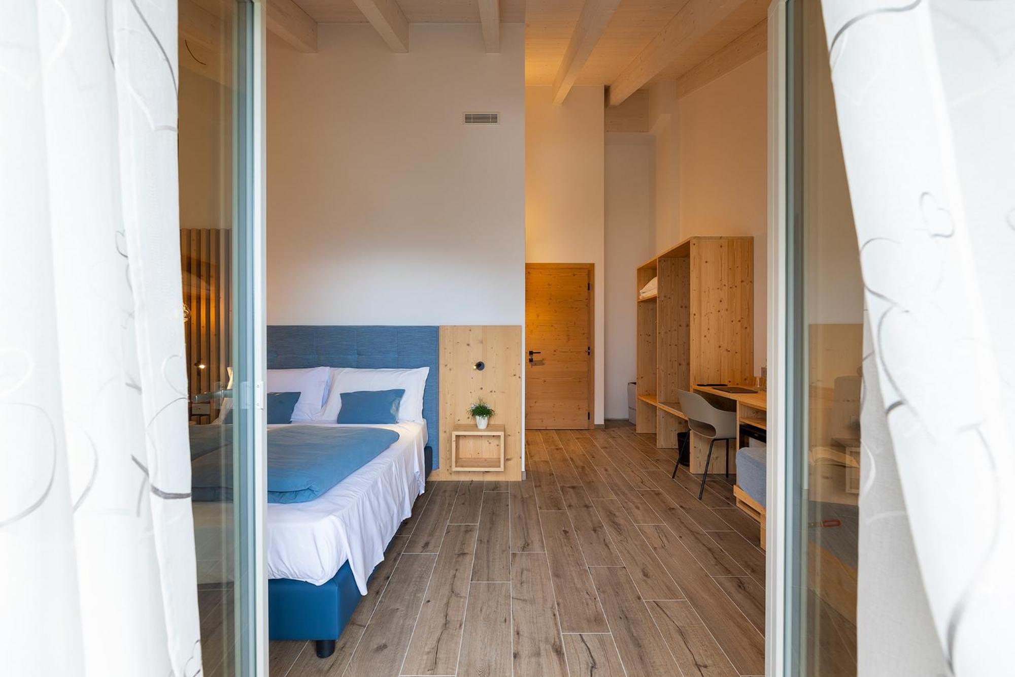 Deluxe Triple Room - Photo 8