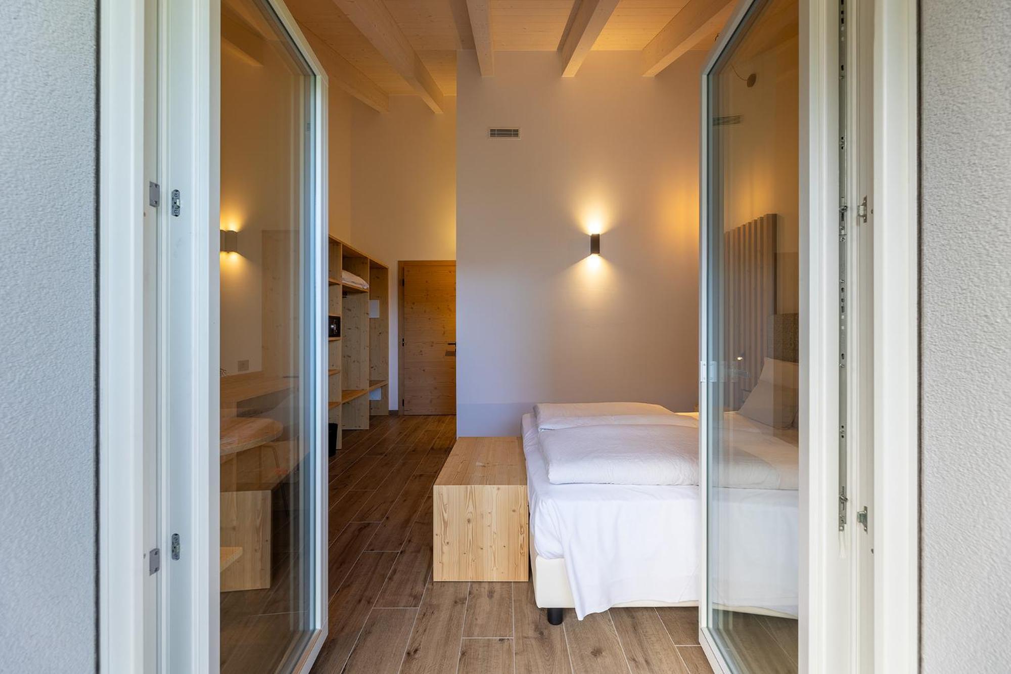 Deluxe Double Room with Balcony - Photo 3