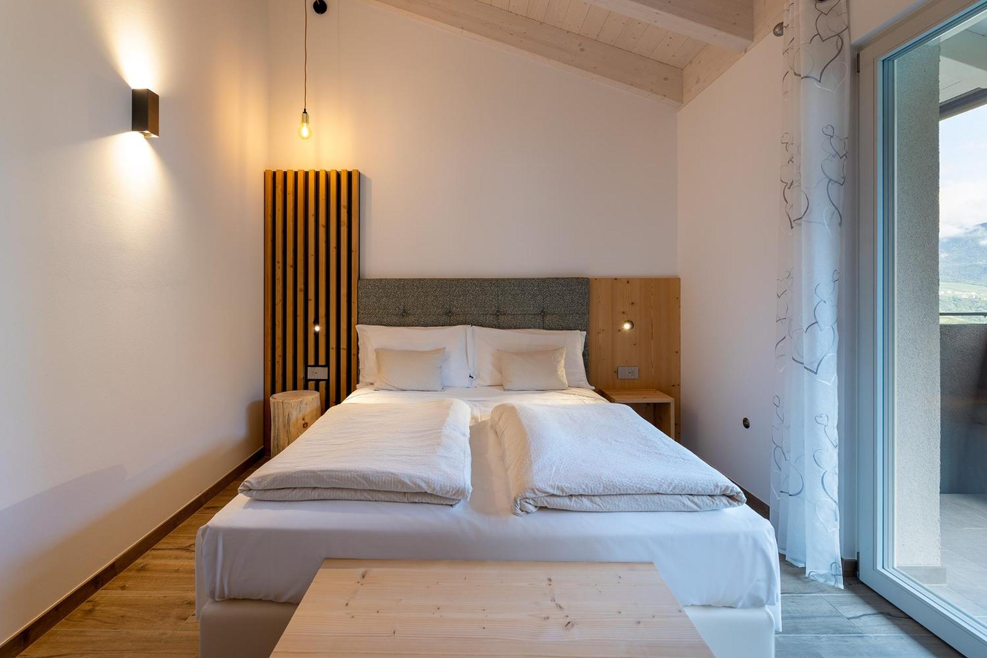 Deluxe Double Room with Balcony - Photo 6