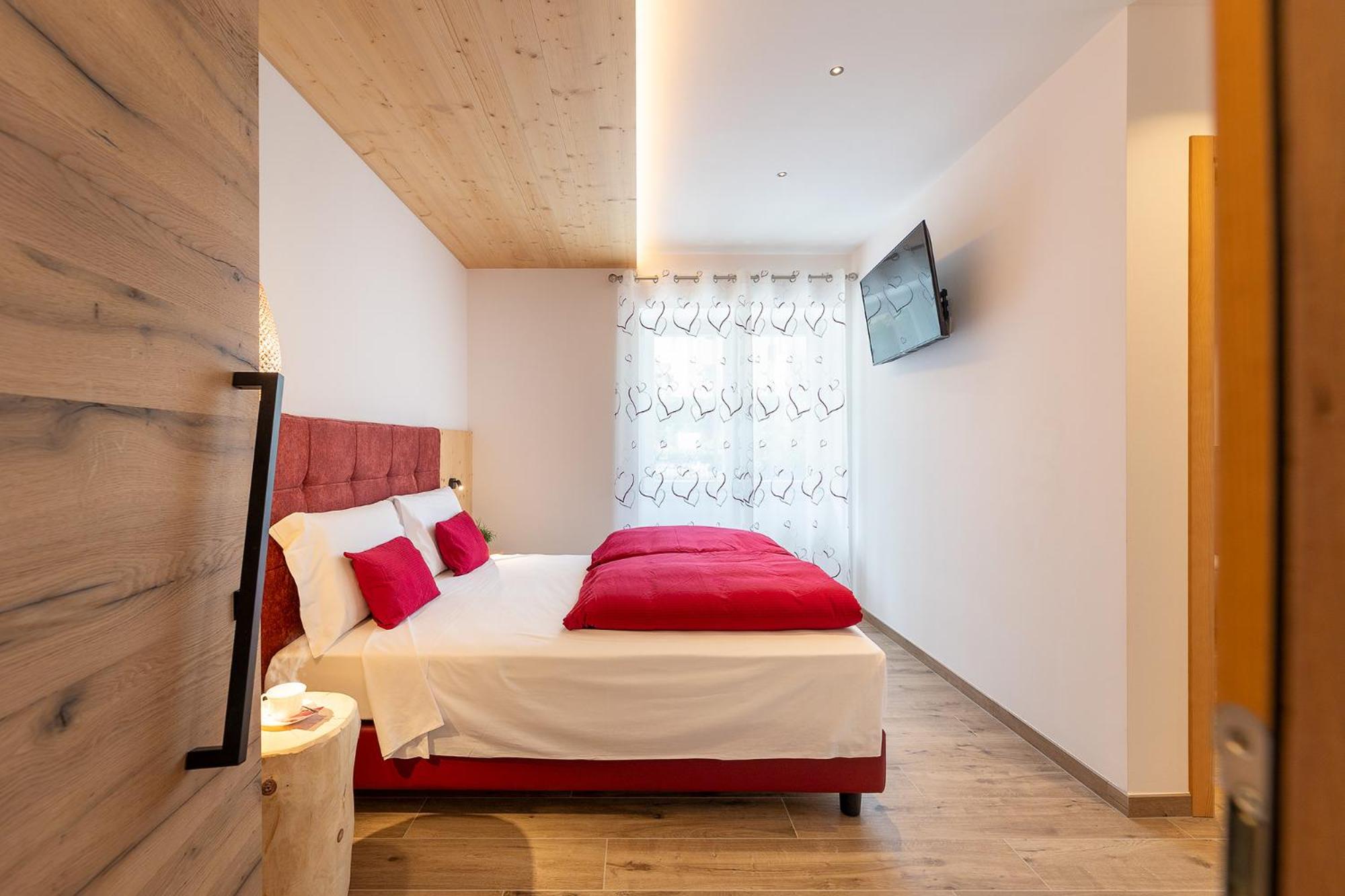 Junior Suite with Terrace - Photo 4