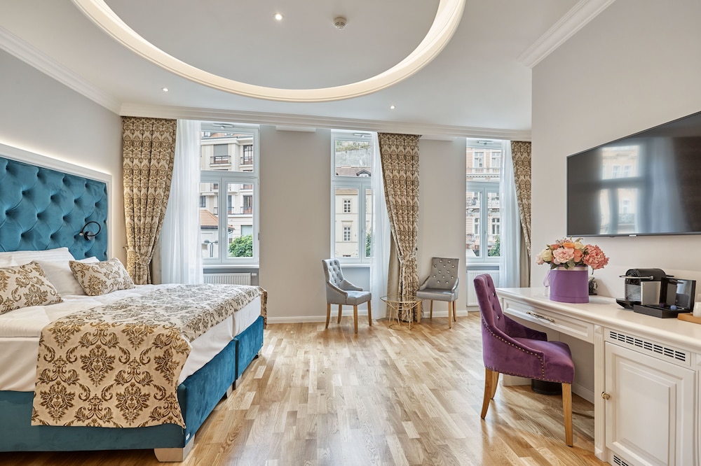 Luxury Double Room, 1 King Bed, River View photo 2