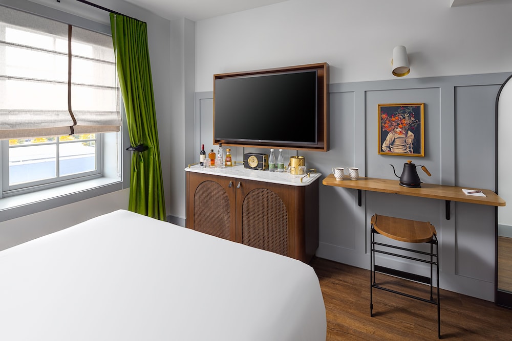 Room, 1 King Bed, Accessible, Bathtub (Mobility) - Photo 2